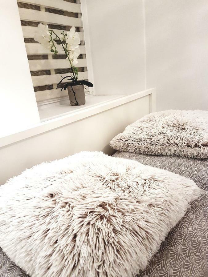 Boleslaviaapartments - Apartament Antonella Болеславец Екстериор снимка